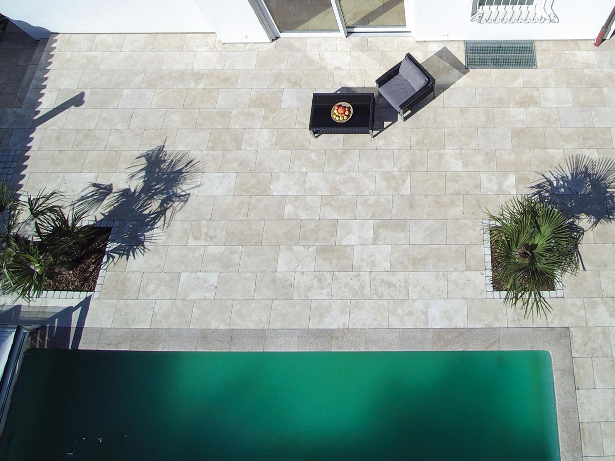 Verschönern Sie Ihren Pool mit Naturstein | jonastone